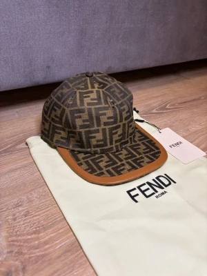 Fendi keps - Helt ny Fendi keps. Finns fler spännande artiklar på profilen!!