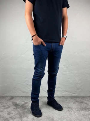 Replay jeans  - Ett par riktigt snygga jeans från Replay i storlek W33 L32 i modellen Joe/Slim