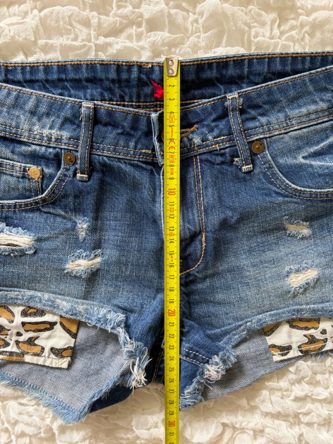 Blå jeansshorts med leoparddetaljer - 5