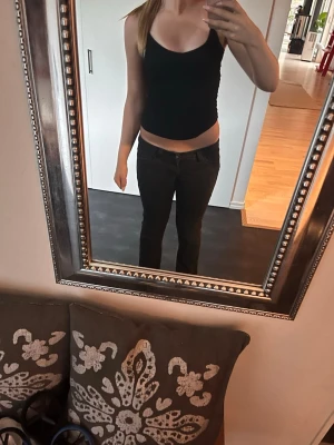 Svarta weekday jeans - Säljer dom här jättefina weekday jeansen i storlek 30/34 då dom inte kommer till användning ❤️❤️pris kan diskuteras❤️