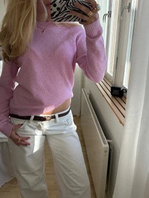 Stickad tröja  - Super gullig stickad tröja i en fin rosa färg som passar perfekt nu till hösten. Lite nopprig