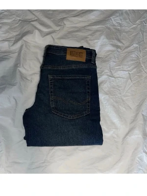 Jack&jones jeans  - Jeans från jack&jones storlek 164 mitt pris 300kr skick 9/10 skriv för mer blider 