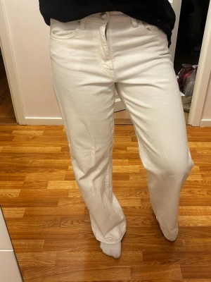 Vita baggy jeand - Jätte fina o coola, använd ca 2 gånger från Gina tricot 