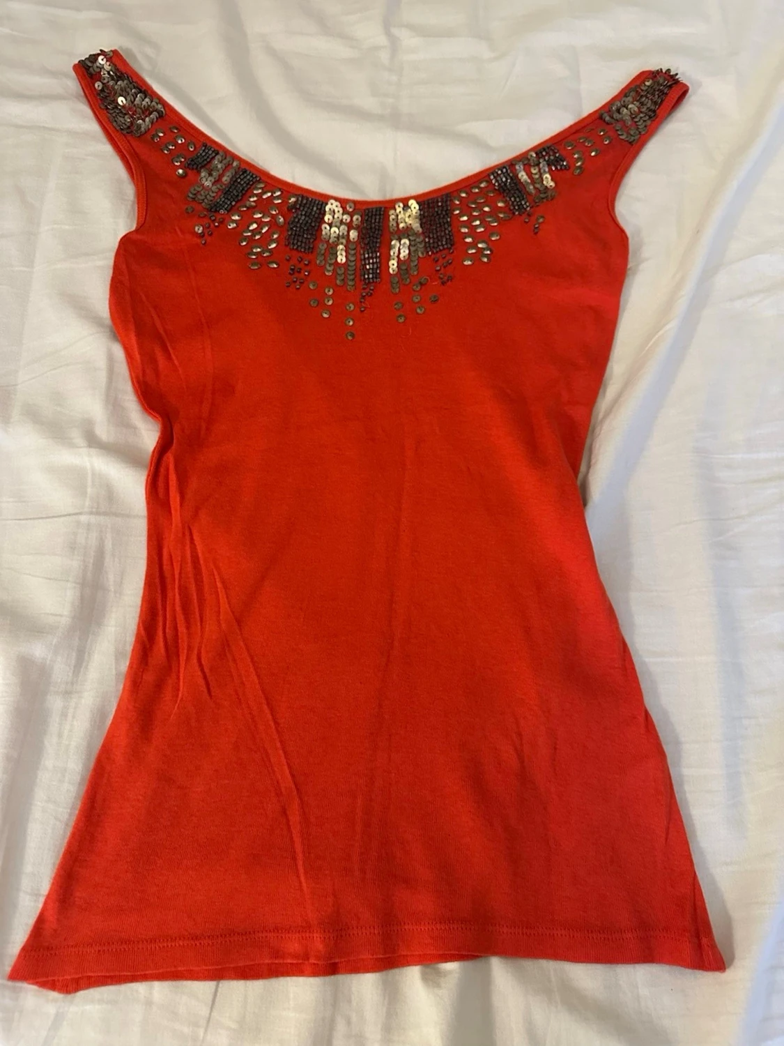Coral  ärmlös topp med paljetter