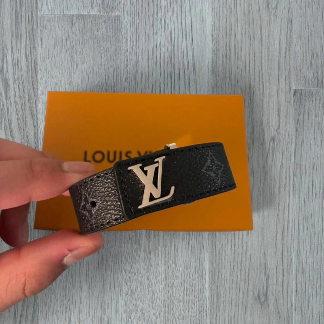 Louis Vuitton svart armband - 1