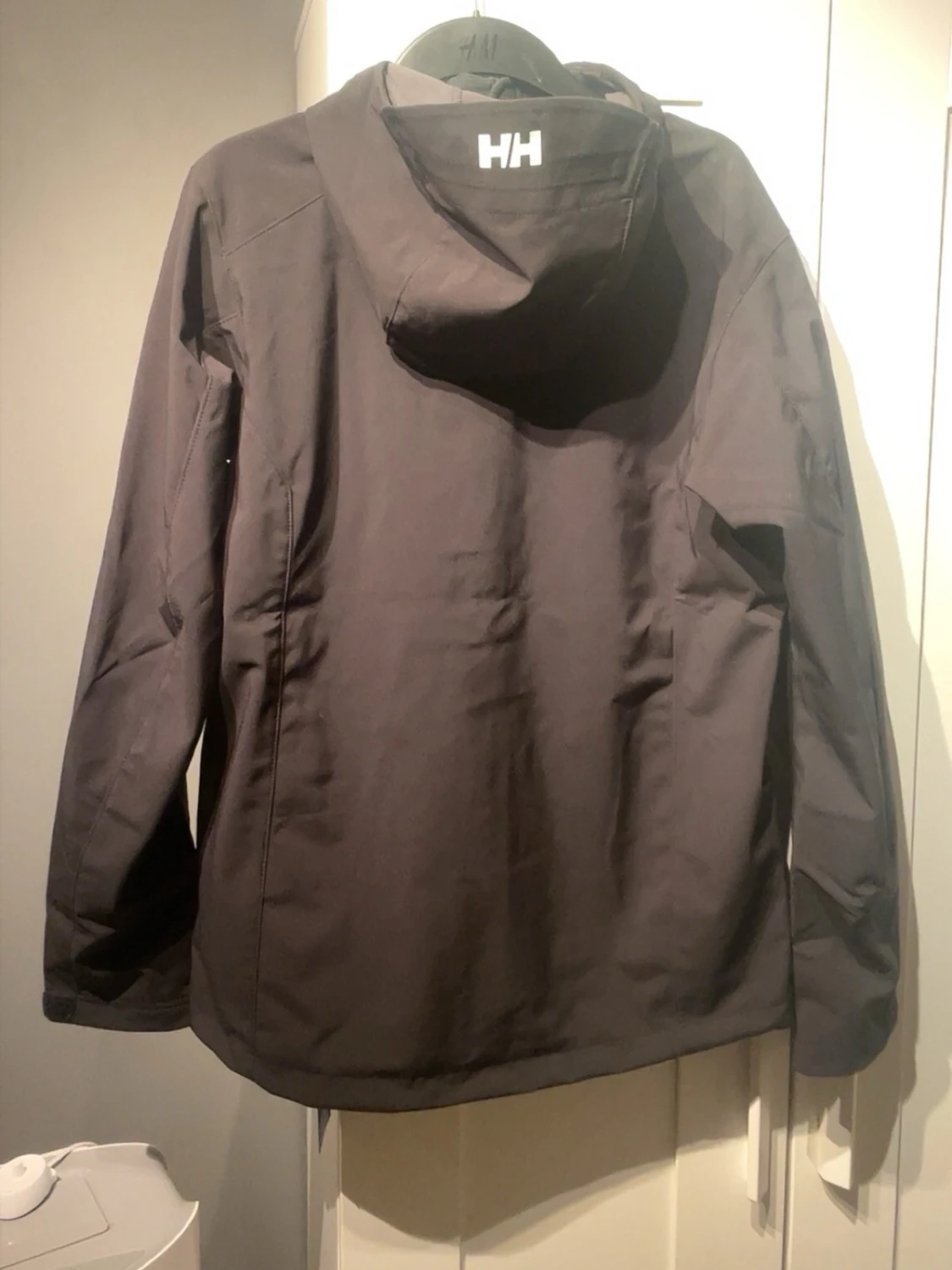 Svart vindjacka från Helly Hansen - 1