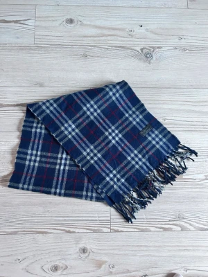 Burberry scarf  - Blå burberry scarf äkta
