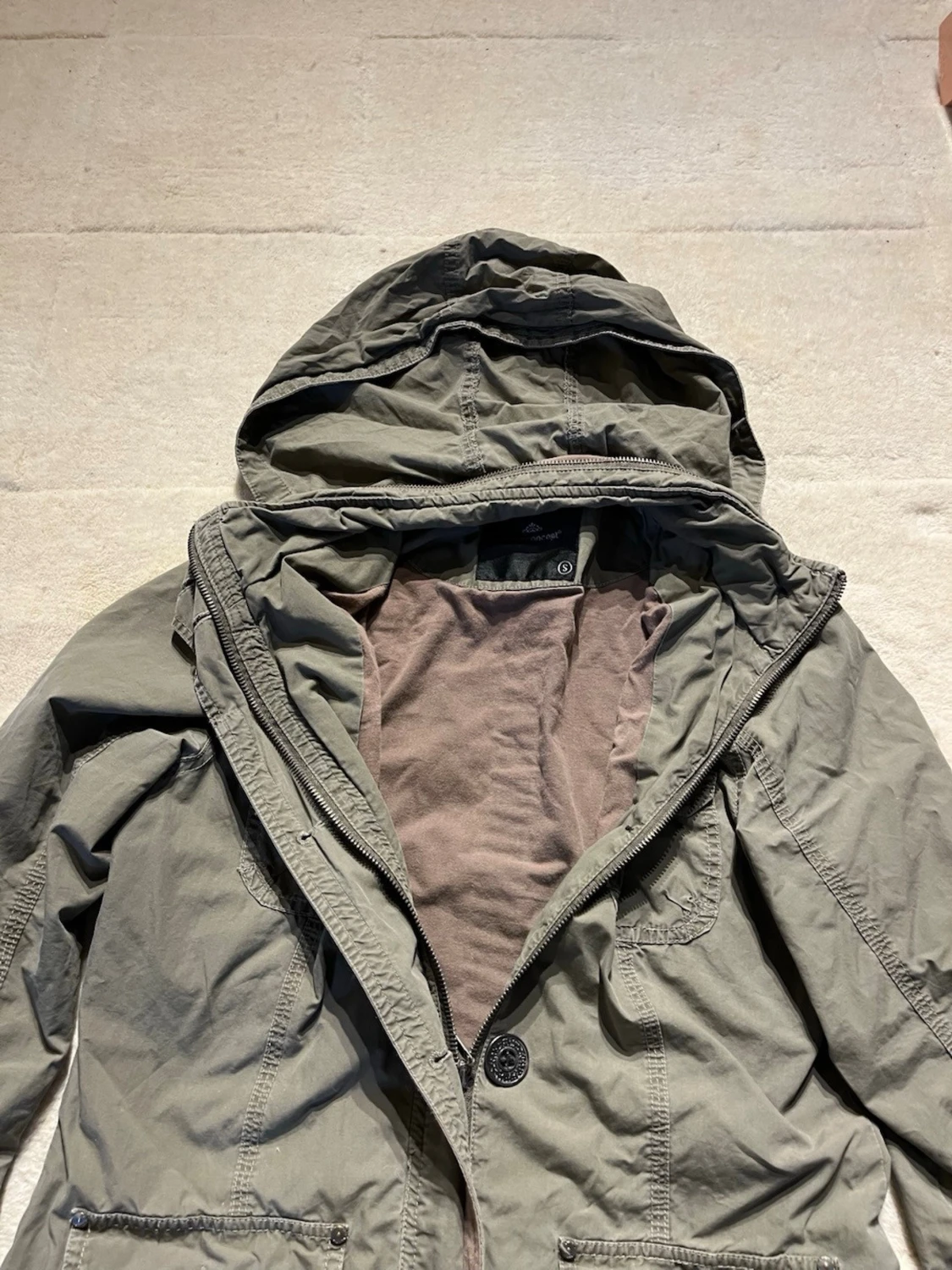 Olivgrön vindjacka med huva - 2