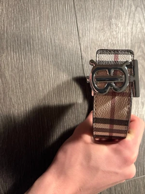 Burberry Bälte  - B bälte storlek 110cm