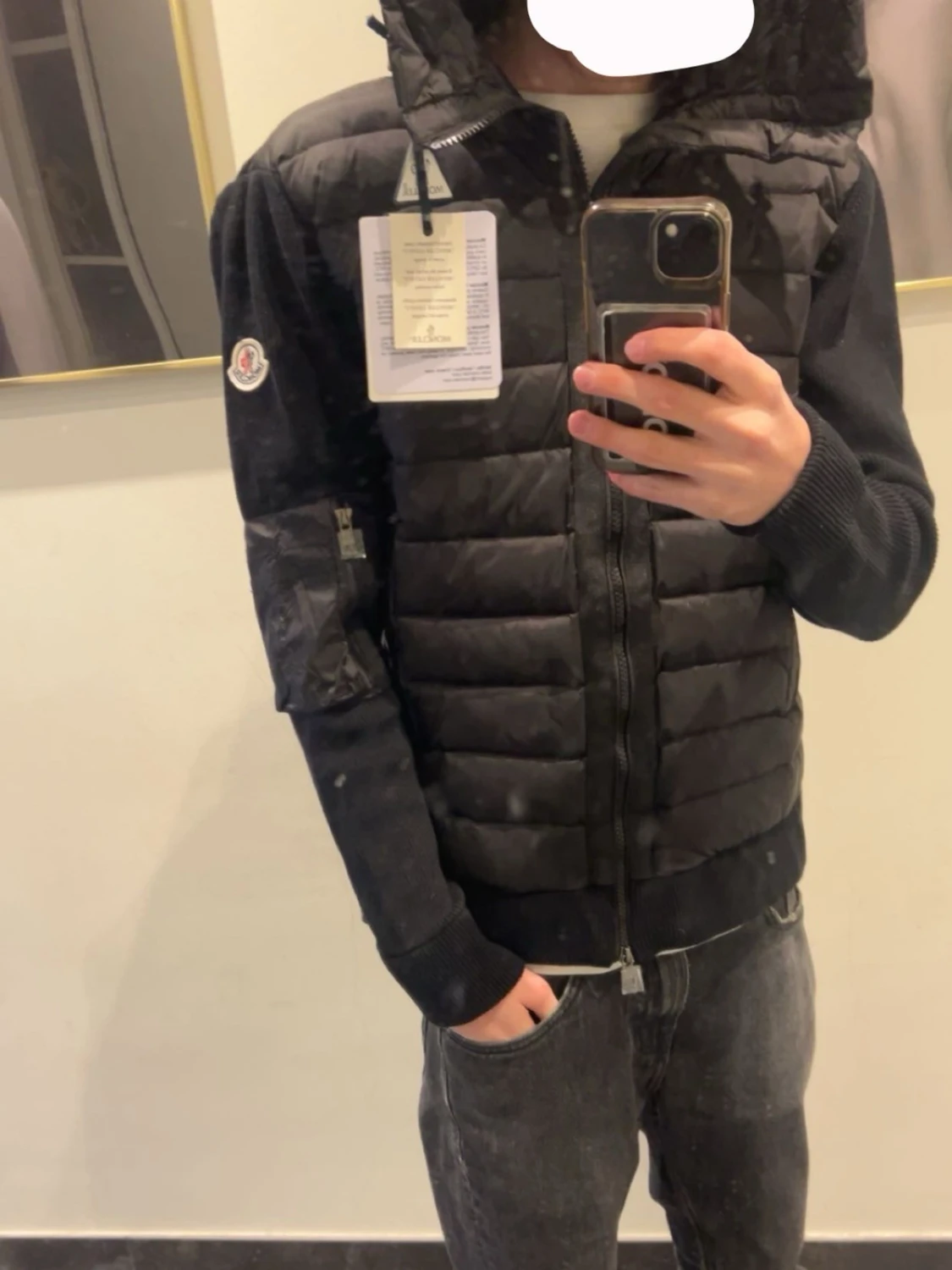 Svart dunjacka med huva från Moncler - 1