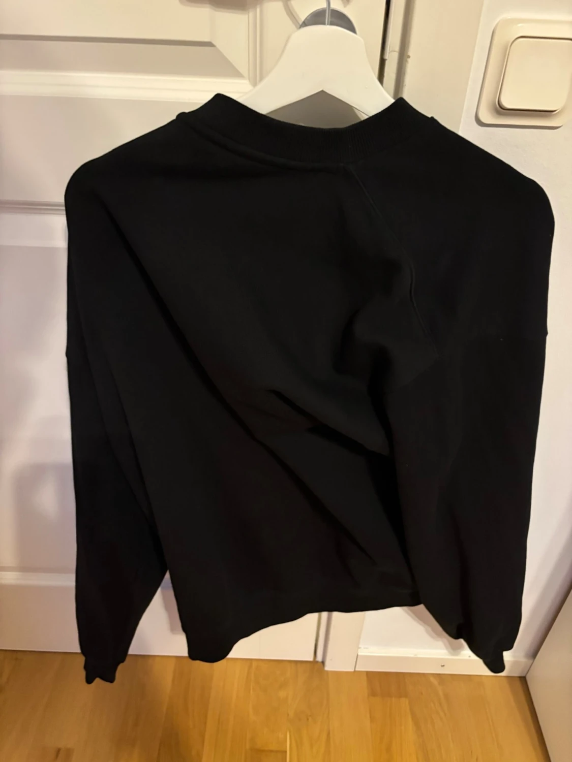 Svart oversized sweatshirt - 1