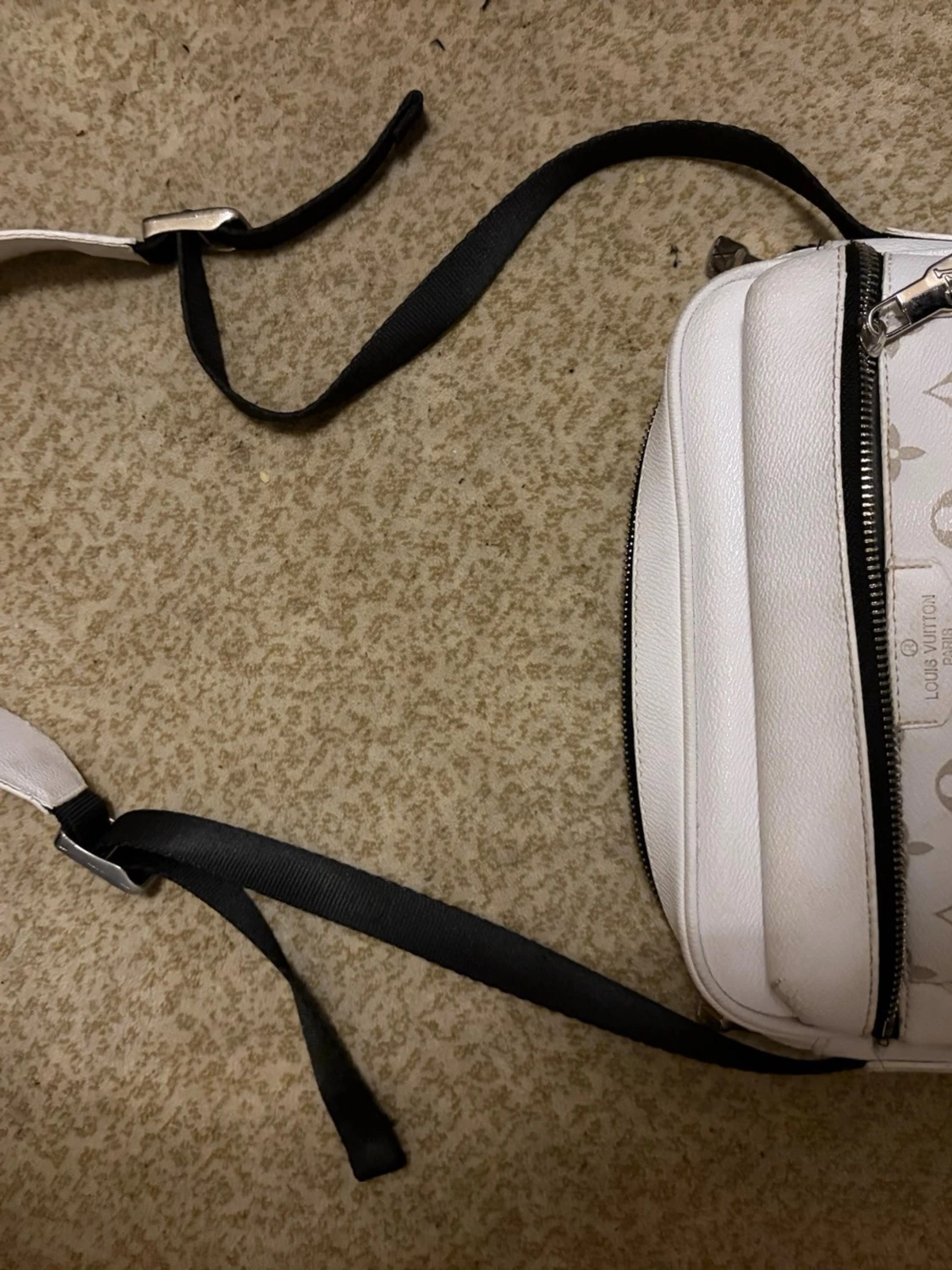 Vit axelväska klöver VL