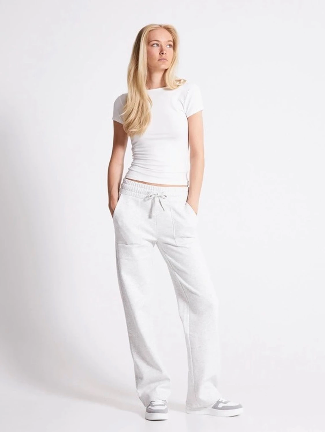 Gråa mjukisbyxor med raka ben - 1