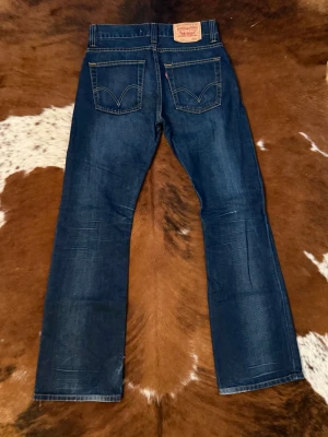 Levis 512 bootcut - Tjena! Säljer dessa riktigt snygga Levis 512 bootcut jeans, byxorna är i fint skick och i storlek W29/L32, hör av dig vid funderingar!🙌