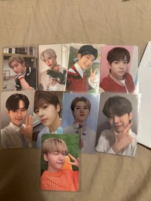 Kpop pcs  - Hej, säljer några pcs, går att förhandla priser då jag inte har bra koll längre. Va rimlig med pris förslag. Minst 2 pcs vid köp 