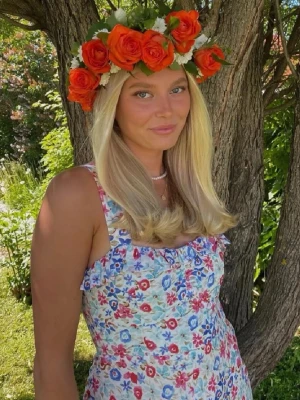 Midsommarklänning - Fin sommarklänning, använd sparsamt.