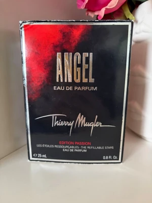 Mugler: Angel Red Passion - 25ml från början. Diskad.