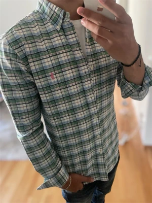 Grönrutig skjorta från Ralph Lauren - Bra skick skriv vid funderingar!