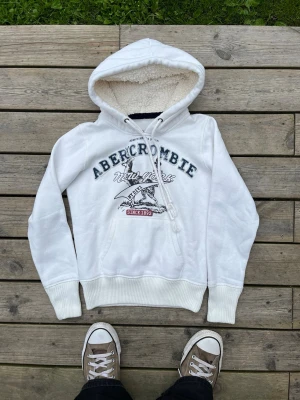 Abercrombie hoodie - Skön Abercrombie Hoodie storlek M passar Xs. Kolla gärna mått. Flis i luvan