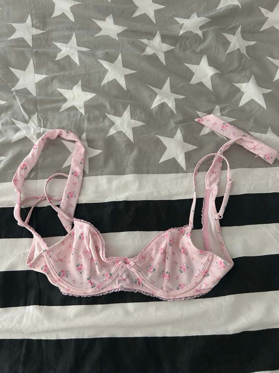 Ljusrosa blommig bikini top