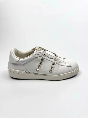 Valentino Rockstud Sneakers - Valentino Garavani Rockstud sneakers. Storlek 40,5. Skick 8,5/10. Nypris ca 7700kr. 100% autentiska.