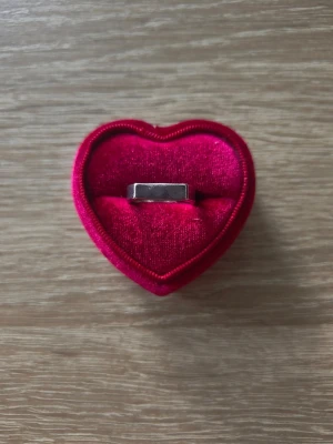 Silverfärgad ring - Silverfärgad ring i storlek 18,5mm, silverfärgad. 