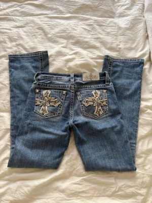 Miss me jeans - W25:32, bootcut, knappt använda. Köpta från miss me i USA. Säljer då de är för stora 