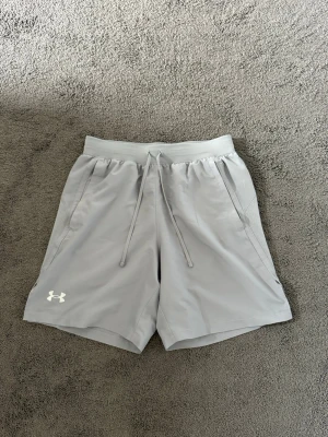 Under armour shorts - Ljusgrå underarmour shorts i storlek S. Grymt skick 10/10