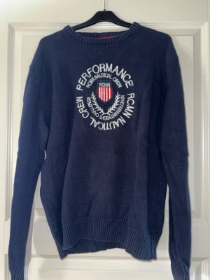 Sweatshirt  - Sweatshirt från Performance. Bra skick, nästan aldrig använd. 
