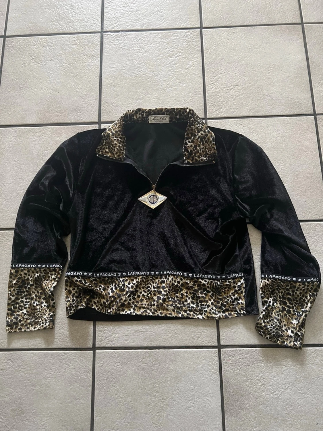 Svart tröja med leoparddetaljer New Idol storlek M/L