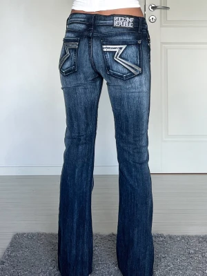 Rock & republic jeans - Midjemått: 40cm rakt över, innerbenslängd: 76cm 💗
