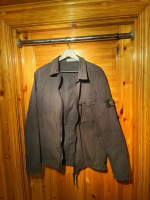 Svart overshirt från Stone Island - Svart Stone Island Overshirt. Köpare står för frakt 📦 