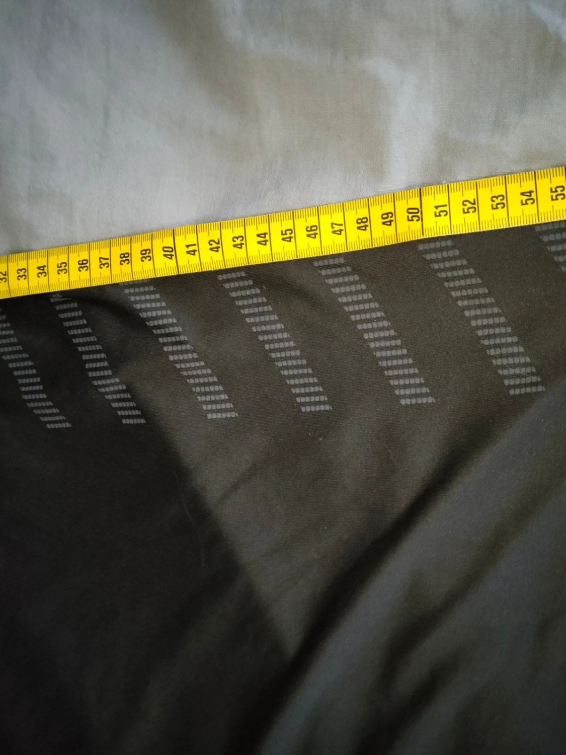 Svart tränings-tshirt från YOUNGLA - 1