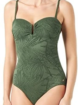 Grön baddräkt med bladmönster - ❗️Skriv innan köp❗️Grön baddräkt och onepiece med justerbara axelband och subtilt bladmönster. Baddräkten har en liten V-ringning framtill och en öppen rygg med spänne. Materialet är stretchigt och bekvämt. Badräkten är vadderad på brösten. Har aldrig använt innan.