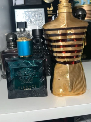 2 Parfymer - Hej säljer 2 parfymer! •1x Versace Eros EdT •1x Jean Paul Gaultier La Male Elixir EdP Skriv för mer information gärna! (Osäker om jpg’n är äkta)