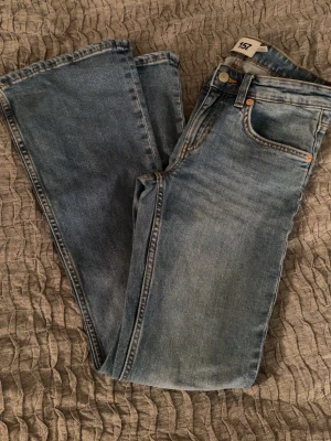 Blå bootcut jeans från 157 - Snygga blå bootcut jeans från Lager 157, knappt använda. 