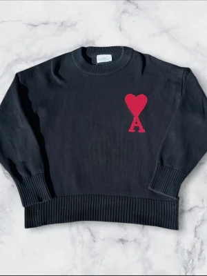 Ami Paris tröja  - Frän Ami Paris tröja för prima pris. Ba att hojta till om du har frågor.