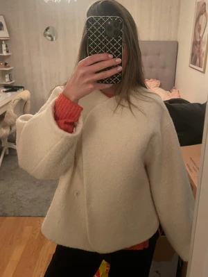 Stockh lm jacka - Säljer denna fina jacka från stockh lm då jag har andra jag mer använder💕
