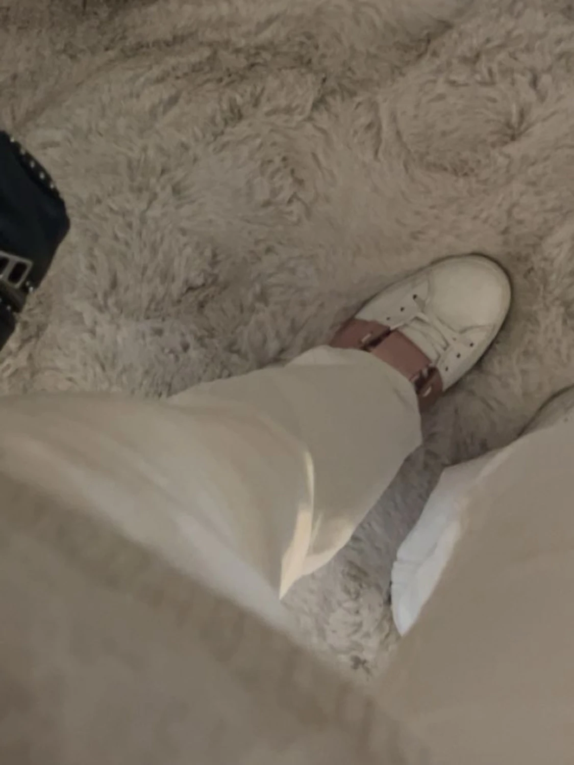 Valentino vita sneakers med rosa detalj - 1