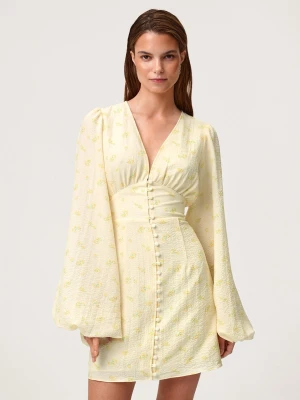 SÖKER gul adoore klänning - Söker denna klänningen då det är min dröm klänning men inte har pengarna för en ny💗 i storlek 36/38