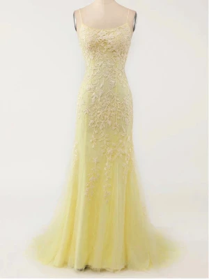 Ljusgul långklänning med spetsdetaljer - Balklänning som tyvärr inte passade. Helt ny, aldrig använd! Köpt på zapaka! 
