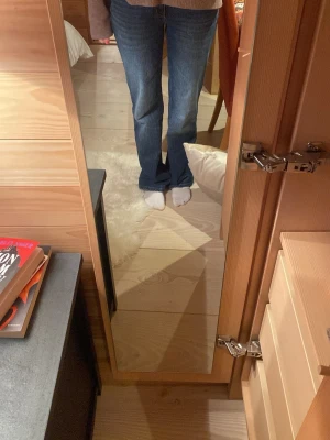 Baggy jeans - Säljer dessa super snygga jeans från vero Moda tall i storlek 29/36. De är helt nya och använda 2 gånger men säljer för att jag vill ha en annan storlek.  De är lite stretchiga. Köpta för 579
