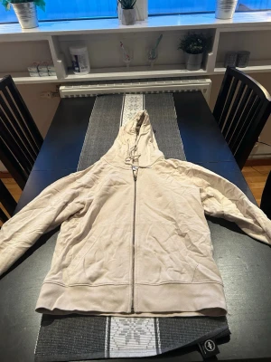 Beige hoodie med dragkedja - Skriv för fler bilder