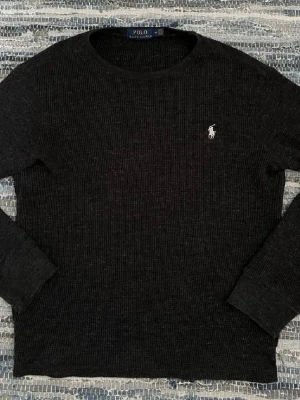 Ralph Laurent tröja  - Säljer min Ralph Laurent tröja i storlek M men passar även S. Perfekt nu till hösten. Nypris 1500kr mitt pris 600kr🌟kan också gå ner i pris vid snabb affär. Skriv för mer info/fler bilder❗️