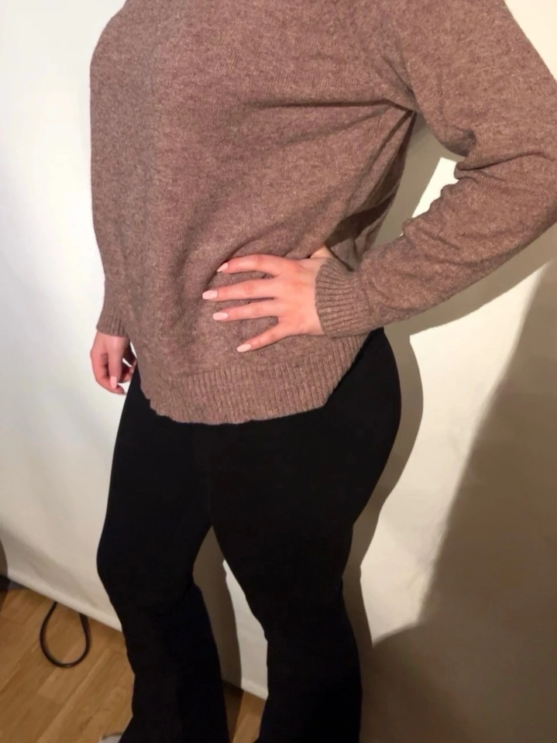 Brun lilla stickad tröja med rund hals