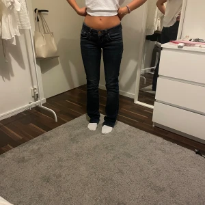Ltb jeans - Mörkblåa bootcut jeans från Ltb i modellen valerie, bra skick