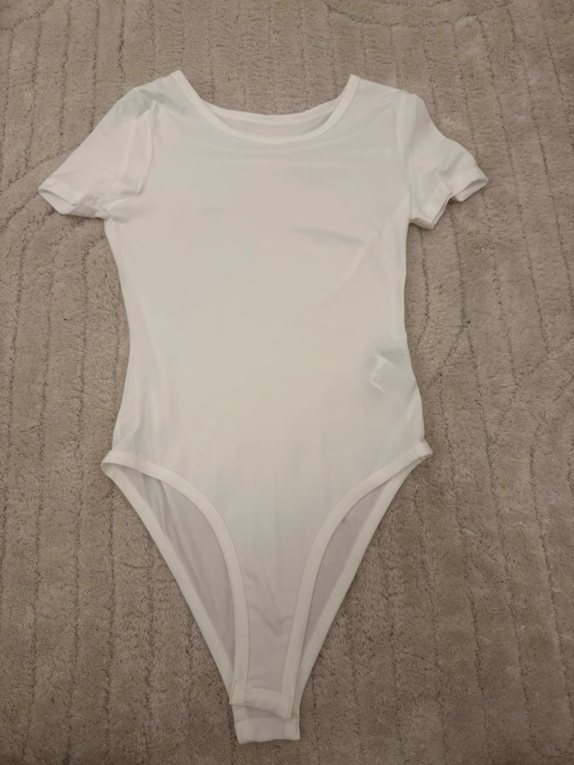 3 basic bodys i vit, beige och svart