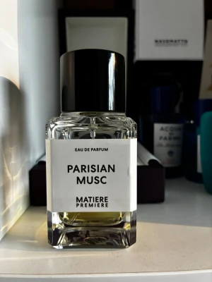 Matiere Premiere Parisian Musc - Parisian Musc från Matiere Premiere. Ursprungligen 100ml jag uppskattar 28-30ml kvar. 