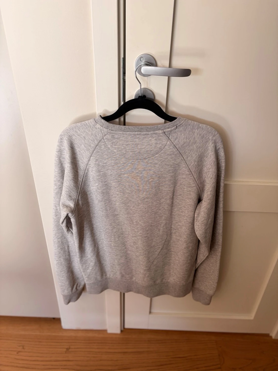 Grå sweatshirt från GANT - 1