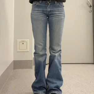 Lågmidjade jeans - Säljer mina Lågmidjade Bootcut lee jeans då dom inte kommer till någon användning längre, skriv om ni har några frågor!  Tryck gärna på köp nu!